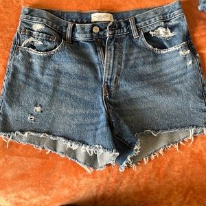 Abercrombie and Fitch the boyfriend mid ride shorts size 31/12